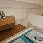 Cozy Downtown Апартаменты *